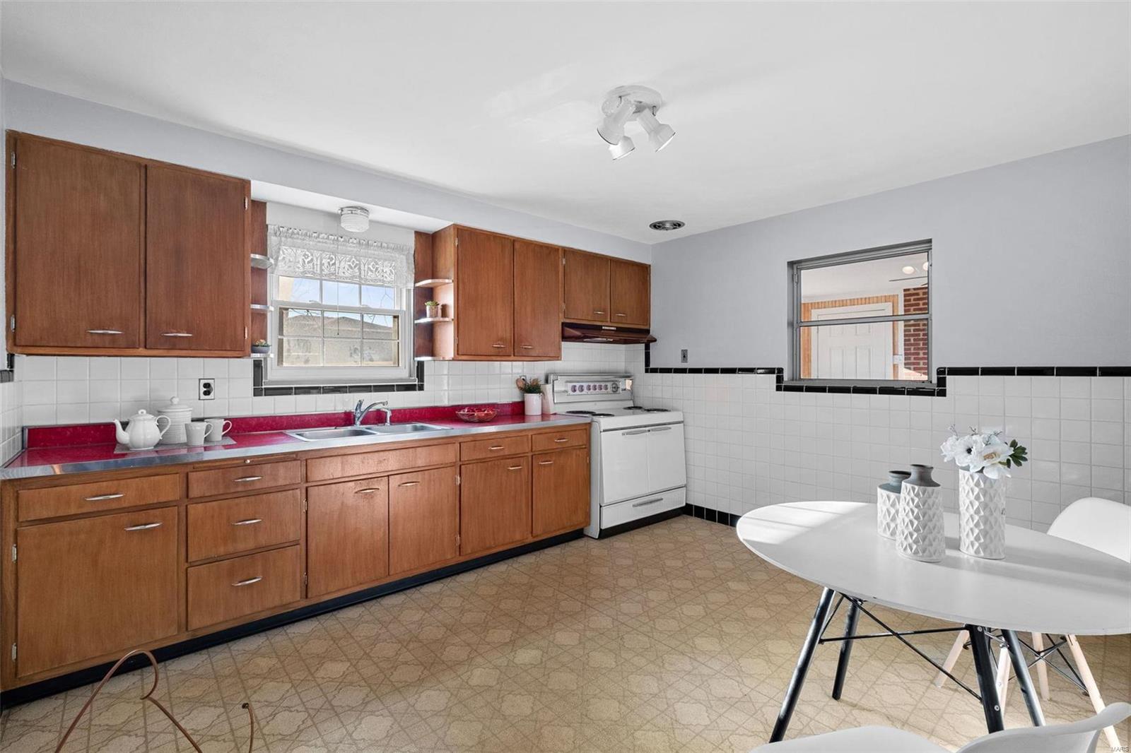 11209 Tesson Ferry Road St. Louis, MO 63123 - Photo 11 of 37