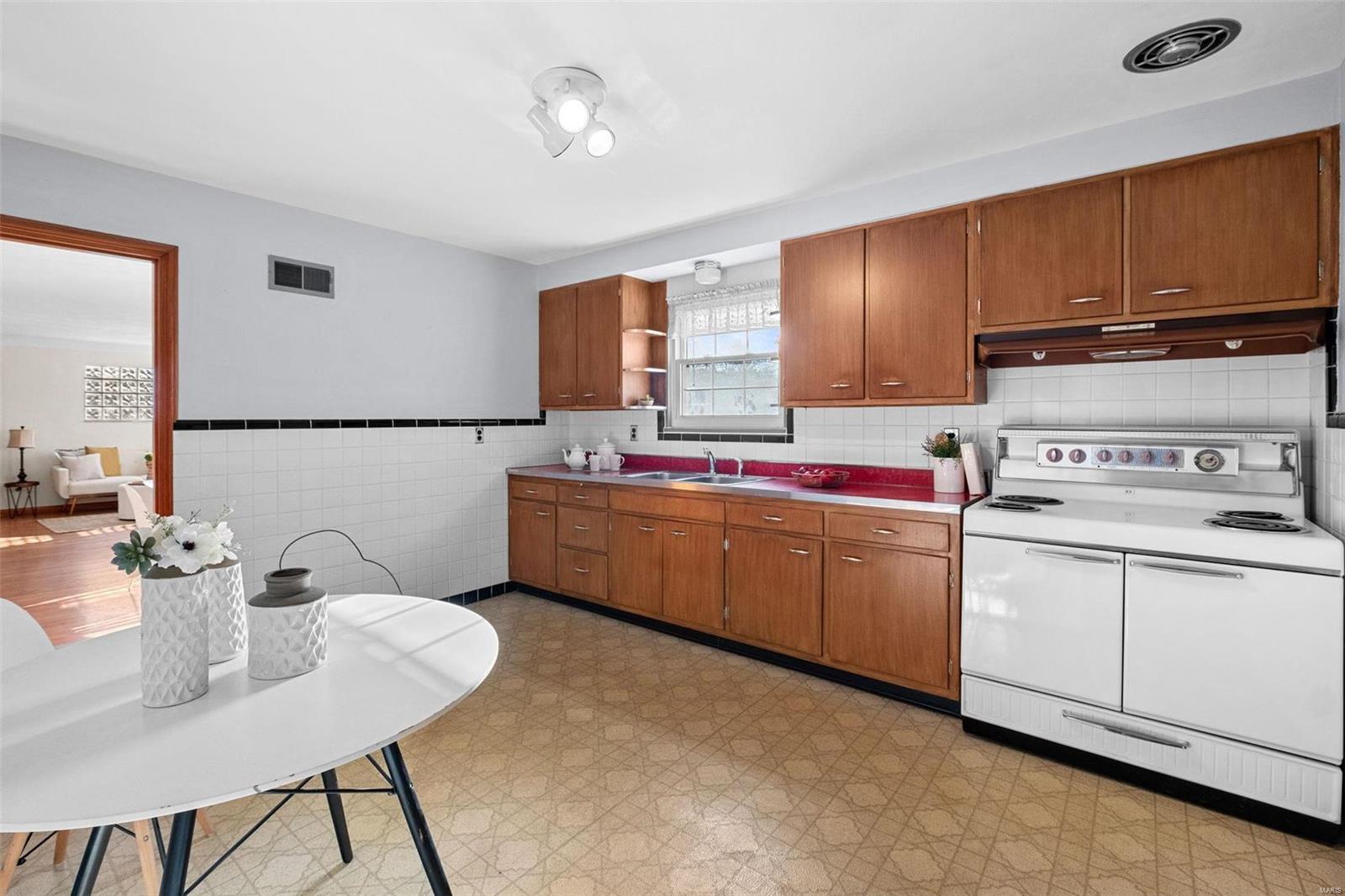 11209 Tesson Ferry Road St. Louis, MO 63123 - Photo 10 of 37