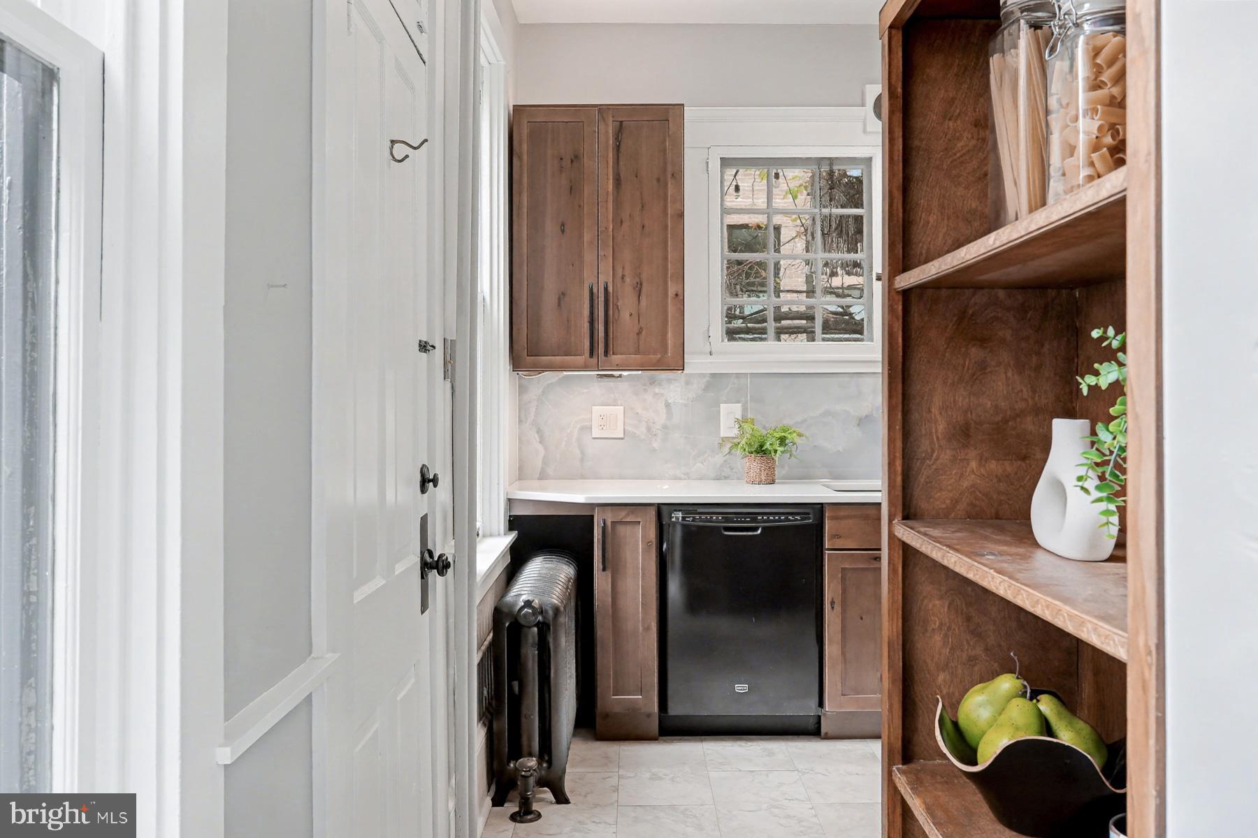 16 West Liberty Street Lancaster, PA 17603 - Photo 18 of 55 a utility room with window and washer