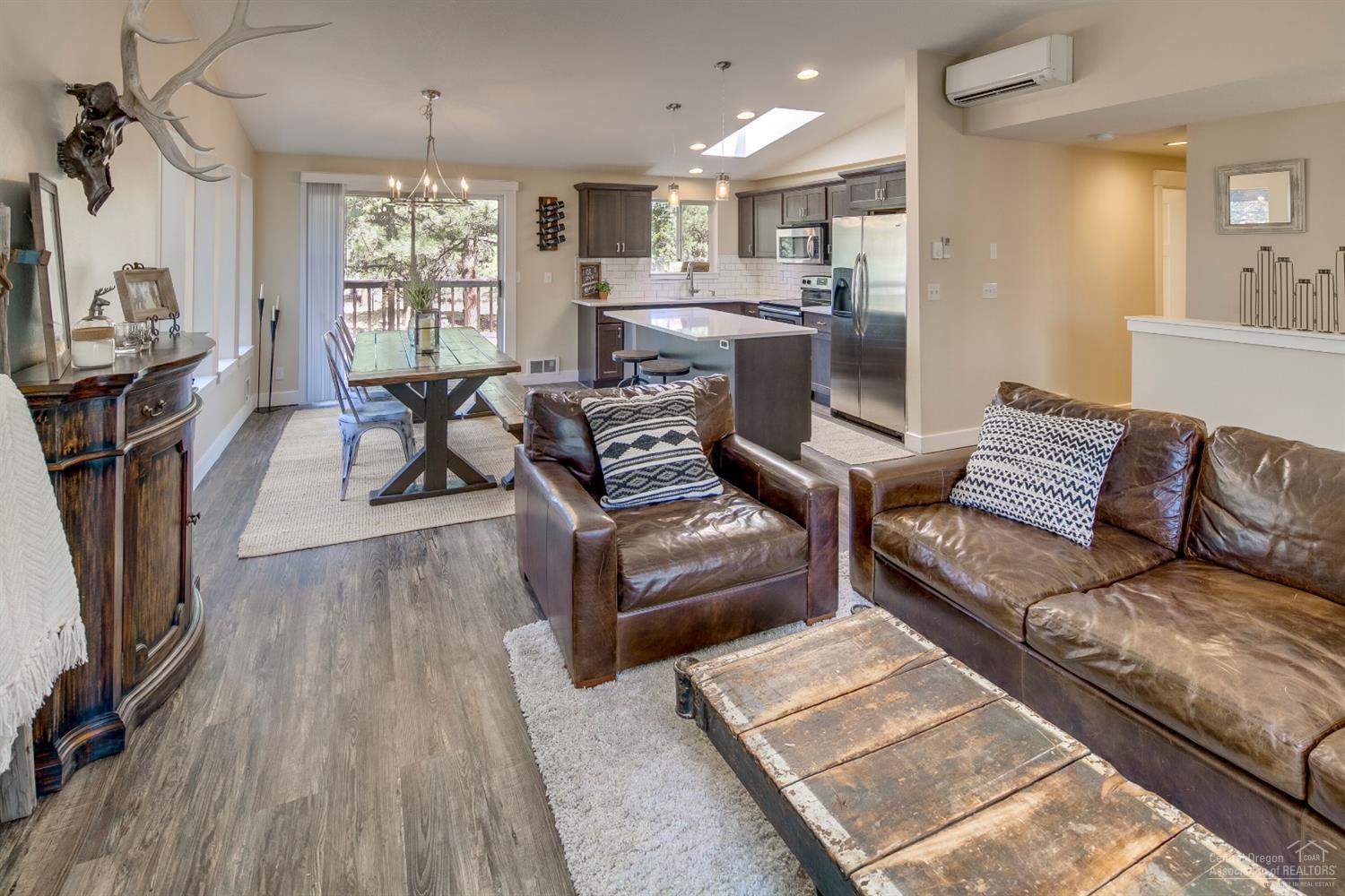 60175 Cheyenne Road Bend, OR 97702 - Photo 3 of 24 Gallery Image 3