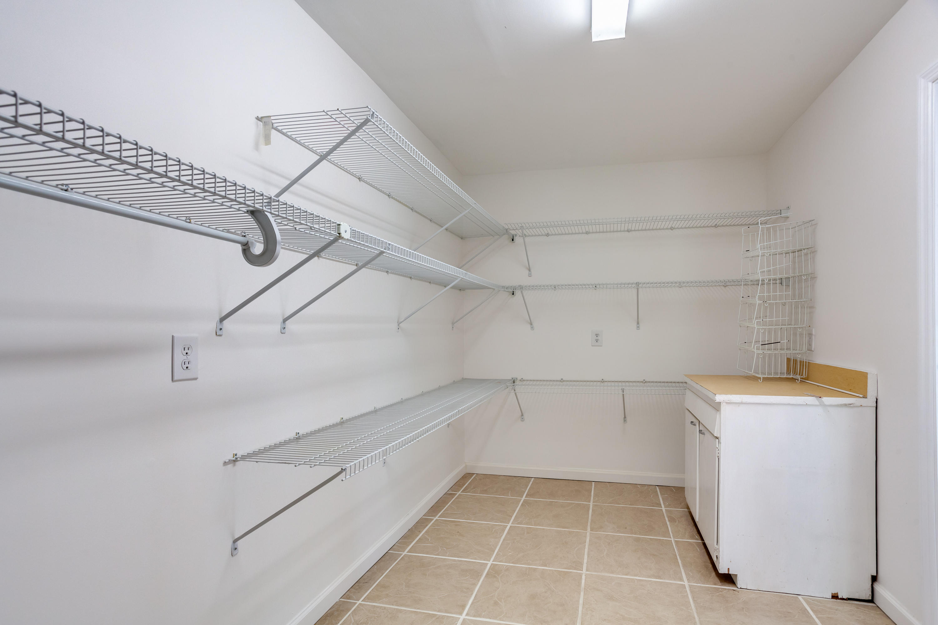 4412 Deerfield Road Knoxville, TN 37921 - Photo 22 of 38 Laundry& Storage Room