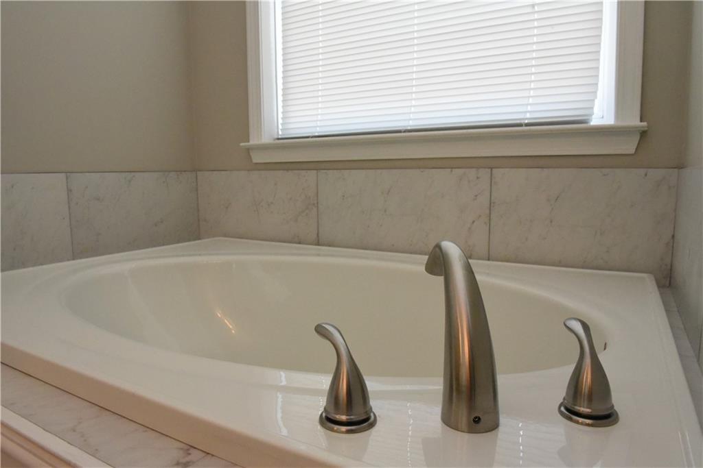 12720 Morningpark Circle Alpharetta, GA 30004 - Photo 11 of 31 a bath tub sitting next to a window