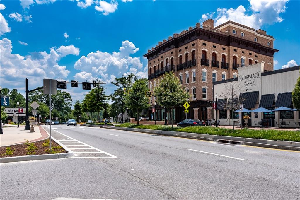 12720 Morningpark Circle Alpharetta, GA 30004 - Photo 30 of 31 a view of a building with a yard