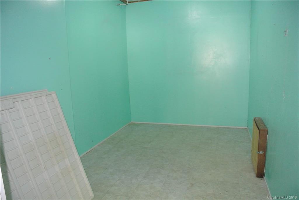 335 Upper Thomas Branch Road Marshall, NC 28753 - Photo 18 of 22 a view of room