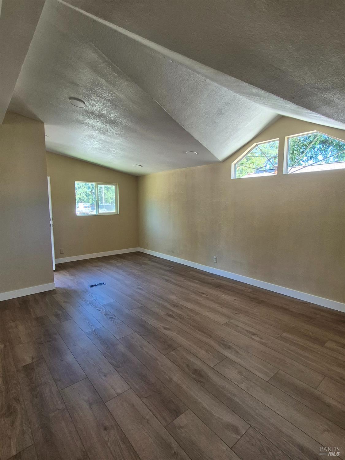 28 Donna Drive Santa Rosa, CA 95403 - Photo 3 of 15