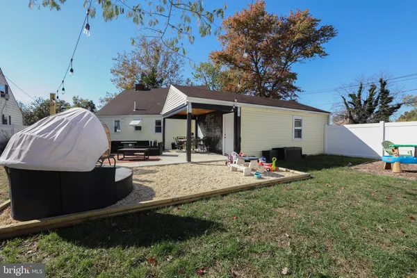 a view of a house with backyard and sitting area