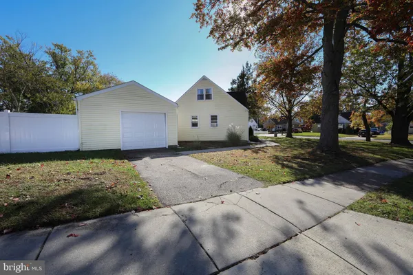 a front view of house with yard