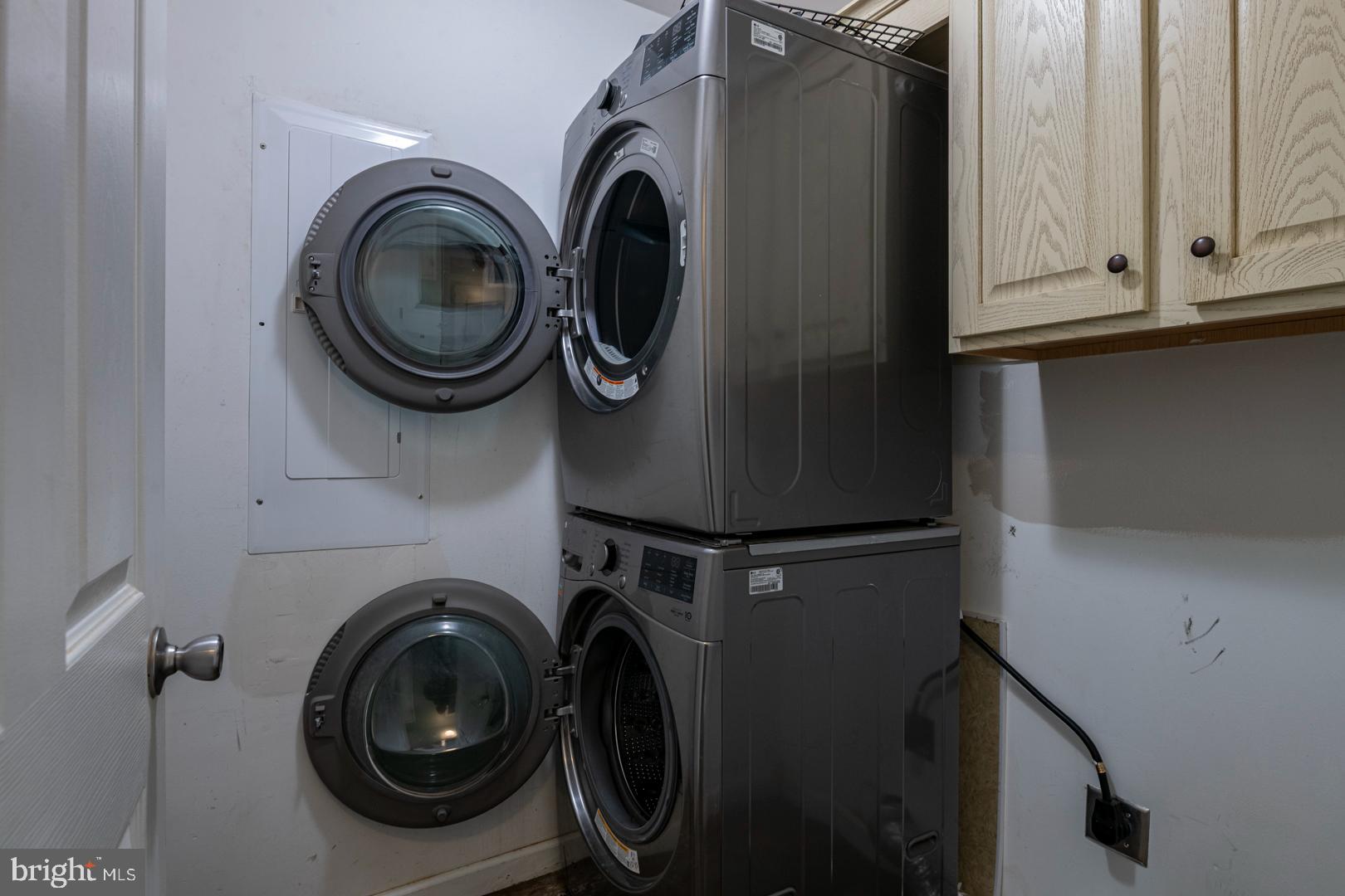 25 Thaddeus Lane Reading, PA 19606 - Photo 19 of 36 a utility room with dryer and washer