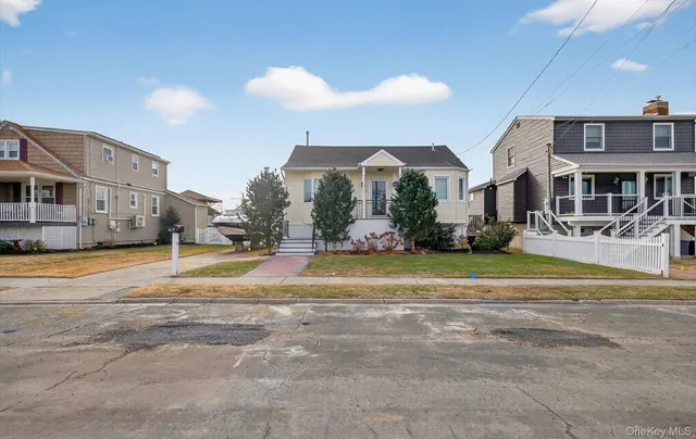 $599,000 | 20 Albert Road, Amity Harbor, NY 11701