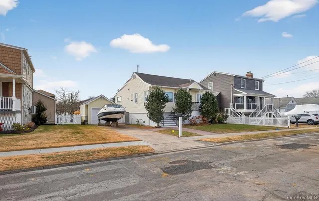 $599,000 | 20 Albert Road, Amity Harbor, NY 11701