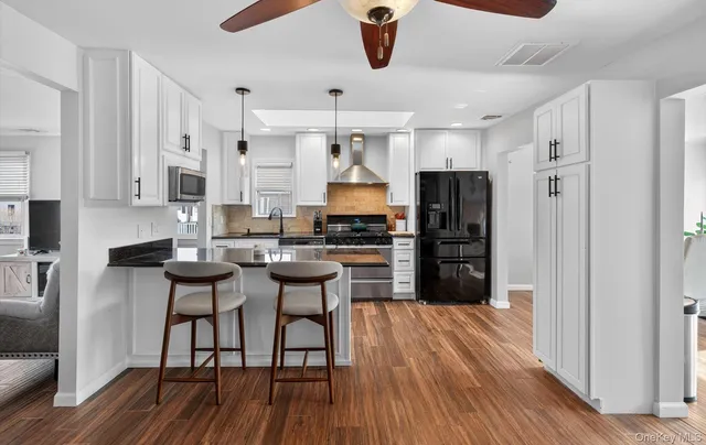 $599,000 | 20 Albert Road, Amity Harbor, NY 11701