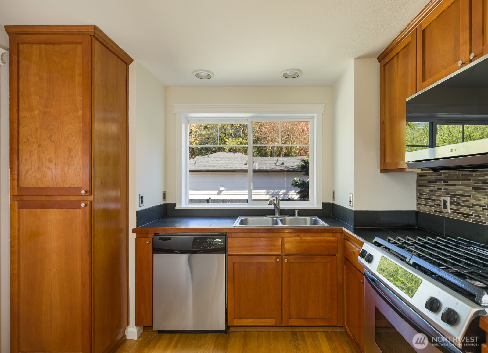 7114 California Avenue Southwest, Unit F Seattle, WA 98136 - Photo 16 of 28