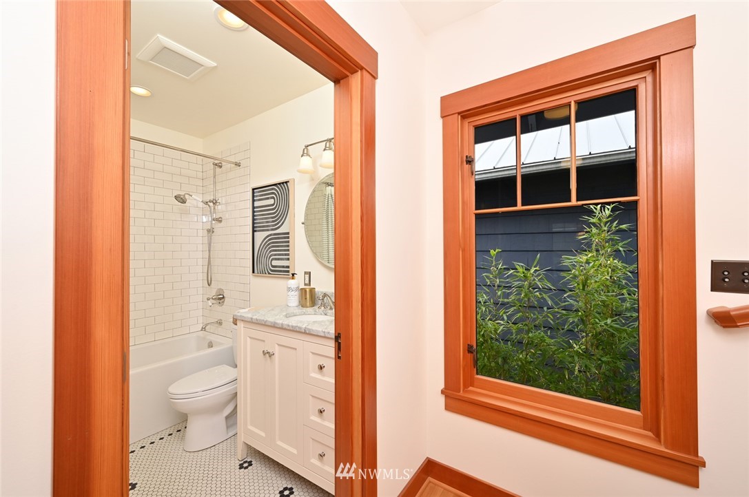1823 North 55th Street Seattle, WA 98103 - Photo 16 of 40 Gallery Image 16