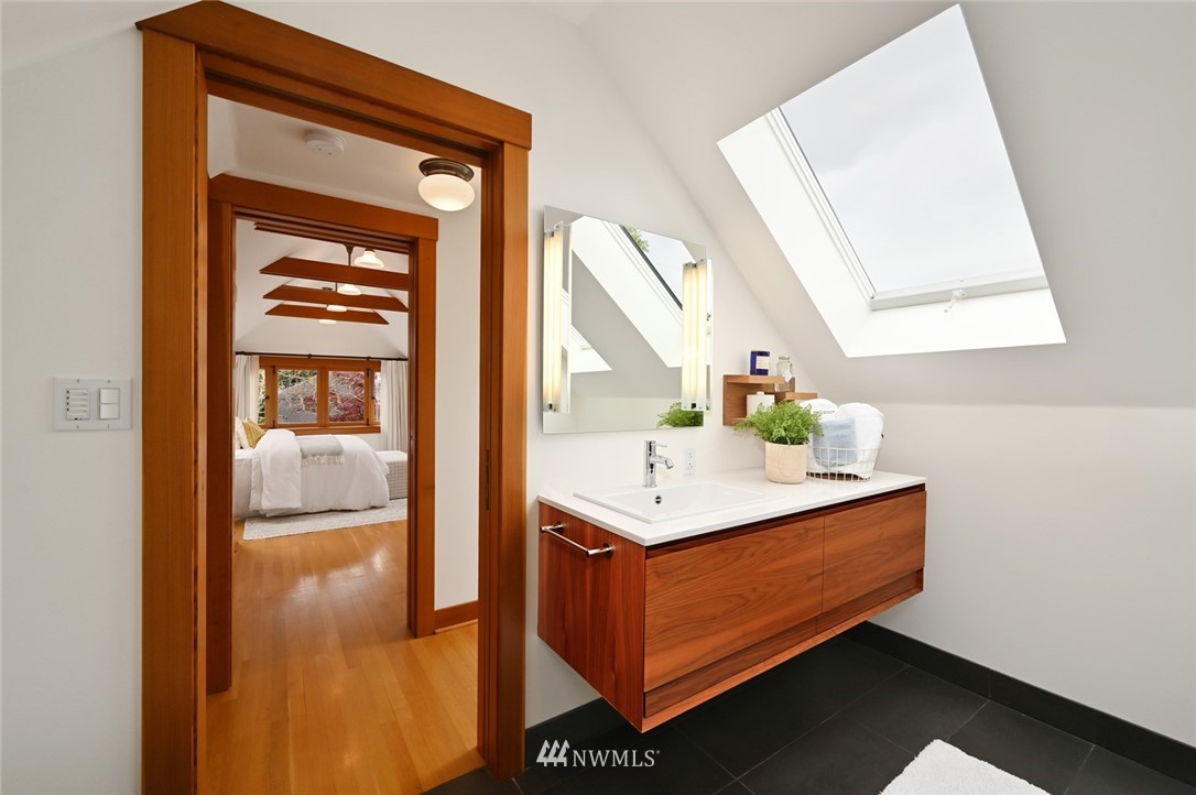 1823 North 55th Street Seattle, WA 98103 - Photo 20 of 40 Gallery Image 20