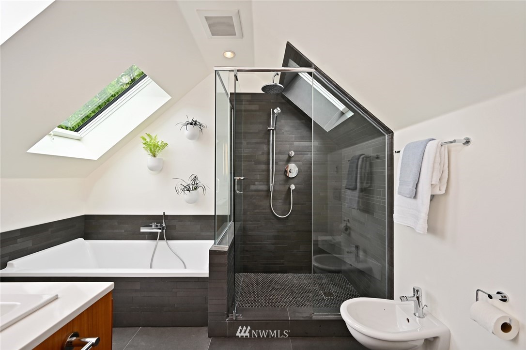 1823 North 55th Street Seattle, WA 98103 - Photo 22 of 40 Gallery Image 22