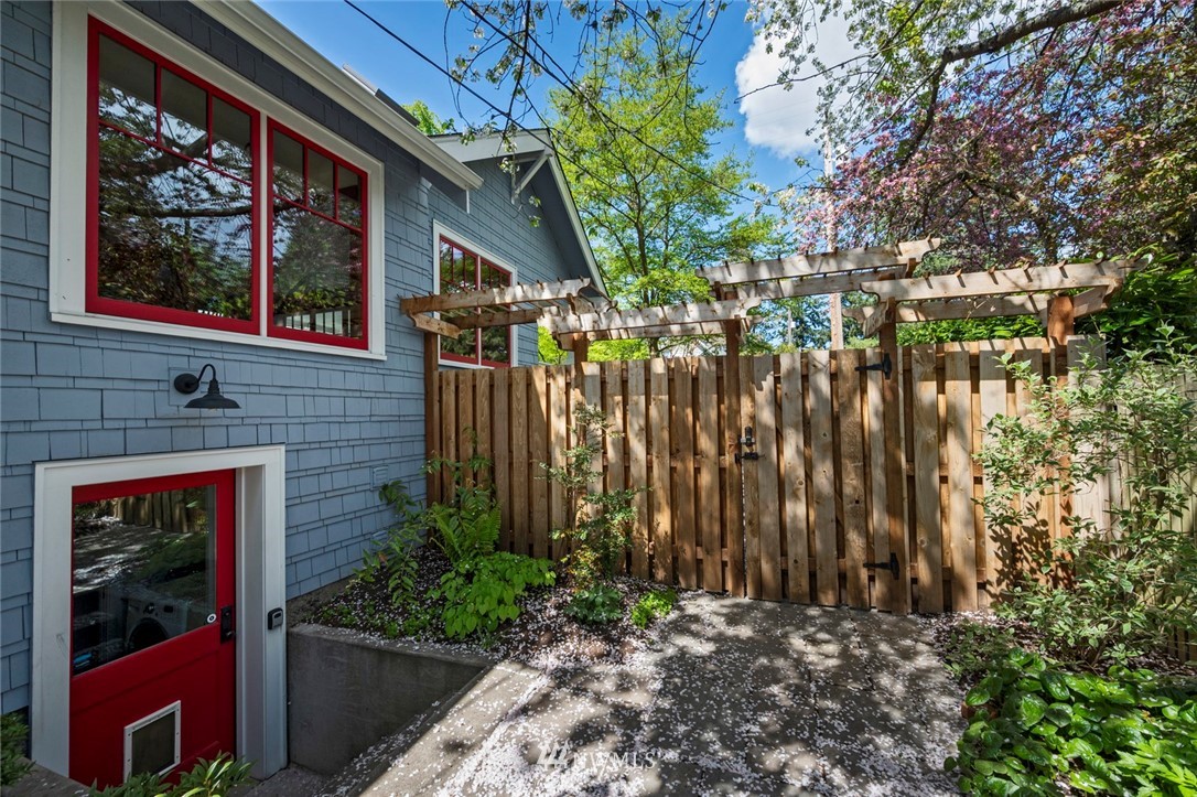 1823 North 55th Street Seattle, WA 98103 - Photo 32 of 40 Gallery Image 32