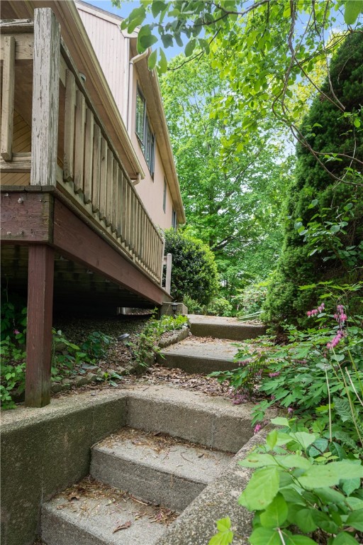 65 Regina Drive Cranston, RI 02921 - Photo 7 of 9