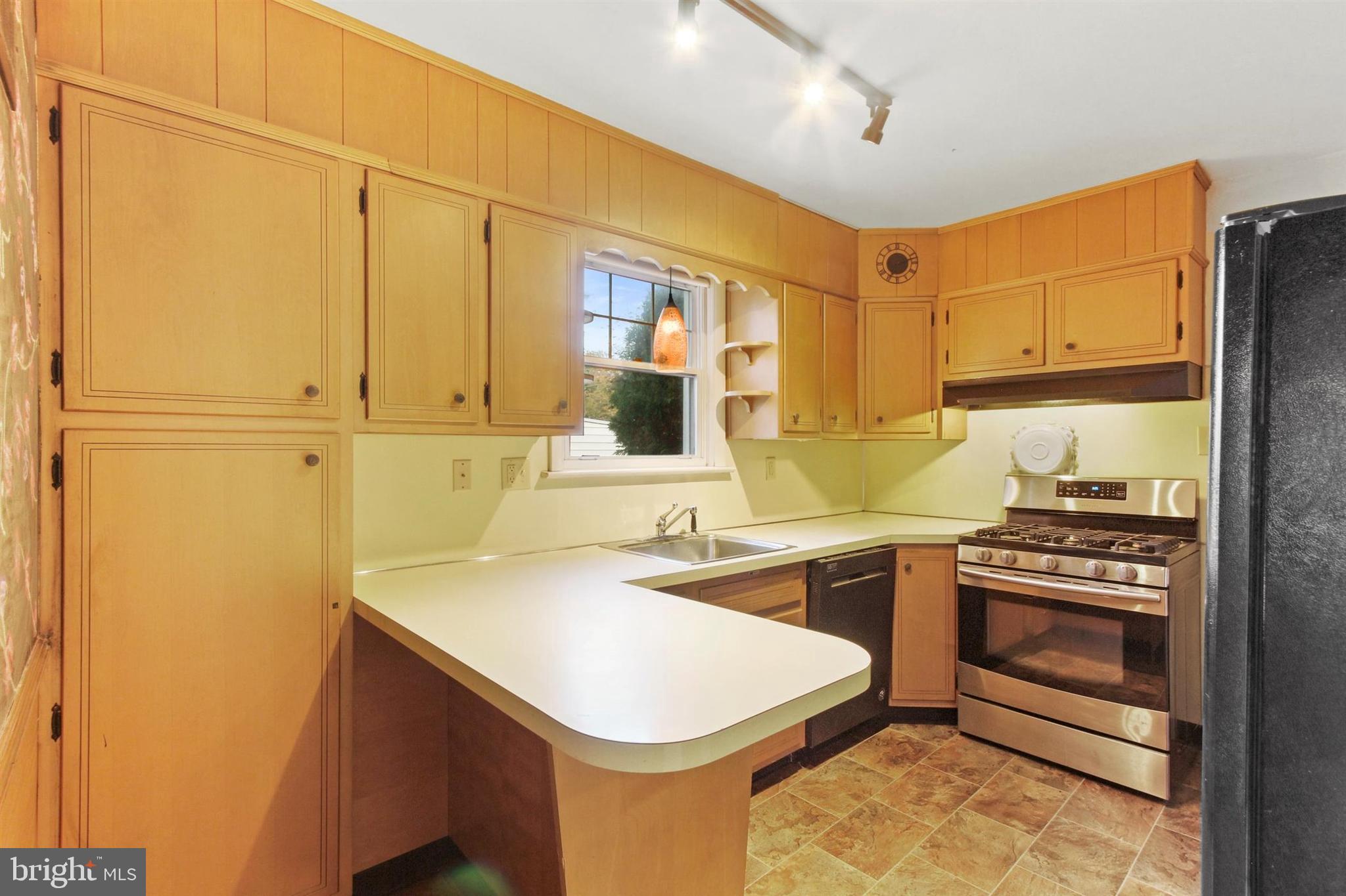 205 Greystone Road York, PA 17402 - Photo 9 of 32 Gallery Image 9