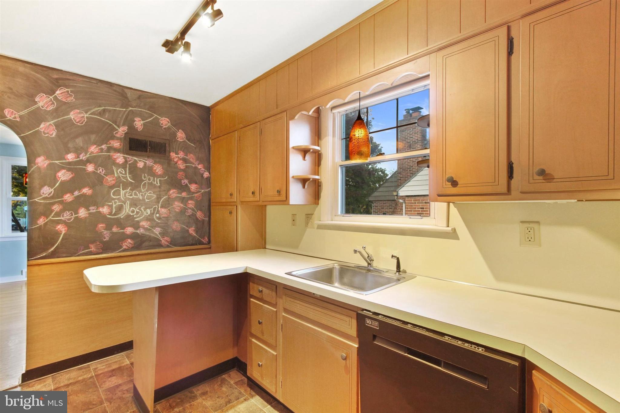 205 Greystone Road York, PA 17402 - Photo 10 of 32 Gallery Image 10