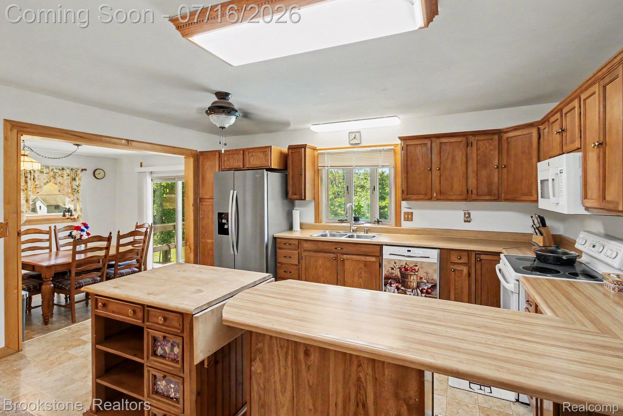 4555 Lonsberry Road Columbiaville, MI 48421 - Photo 9 of 29 016_file_6721.jpg
