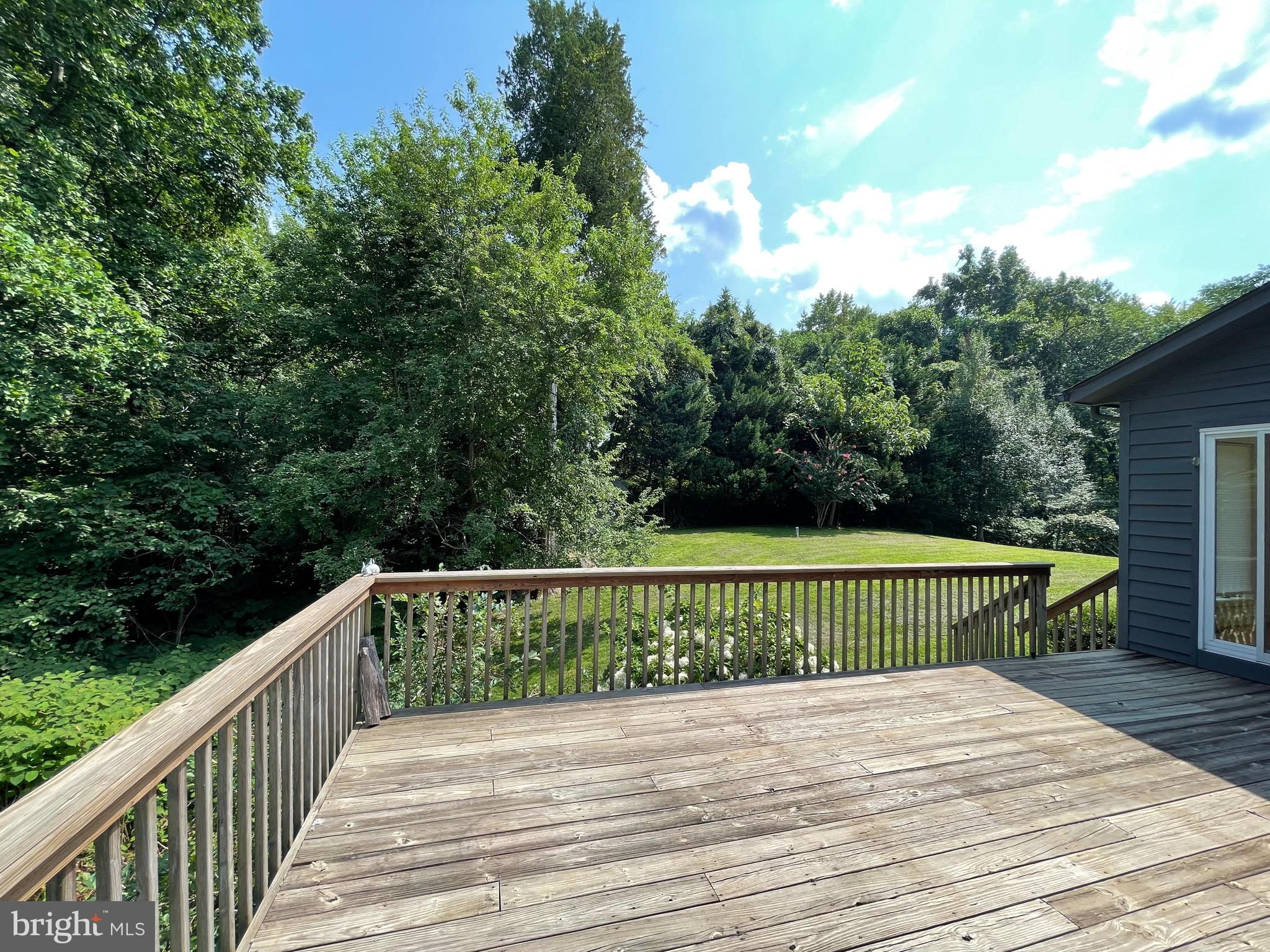 26 Cannon Bluff Drive Stafford, VA 22554 - Photo 14 of 24 a view of a balcony with wooden fence