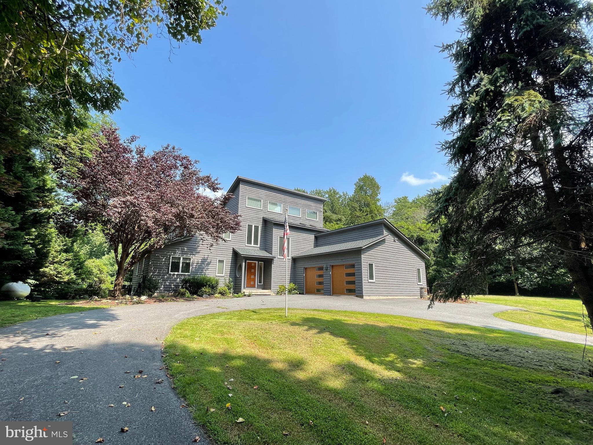 26 Cannon Bluff Drive Stafford, VA 22554 - Photo 2 of 24 a yellow house with trees in front of it