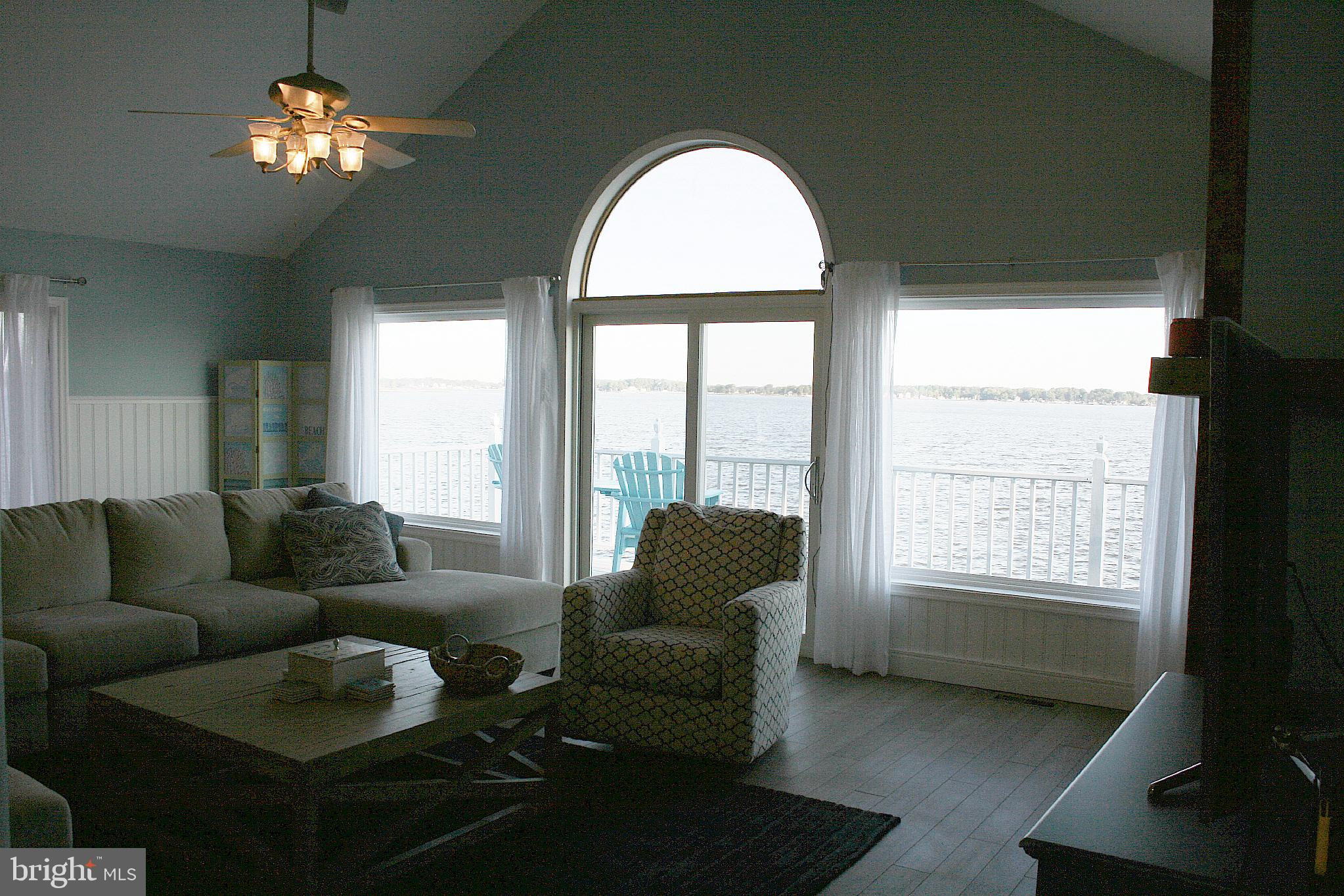 33289 Dover Road Dagsboro, DE 19939 - Photo 3 of 41 Water front living room