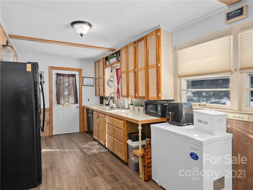 320 Mill Spring Road Burnsville, NC 28714 - Photo 15 of 27 Gallery Image 15
