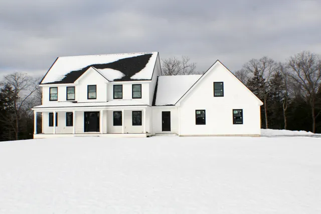 $839,900 | 27 Tyler Avenue, Manchester, NH 03103