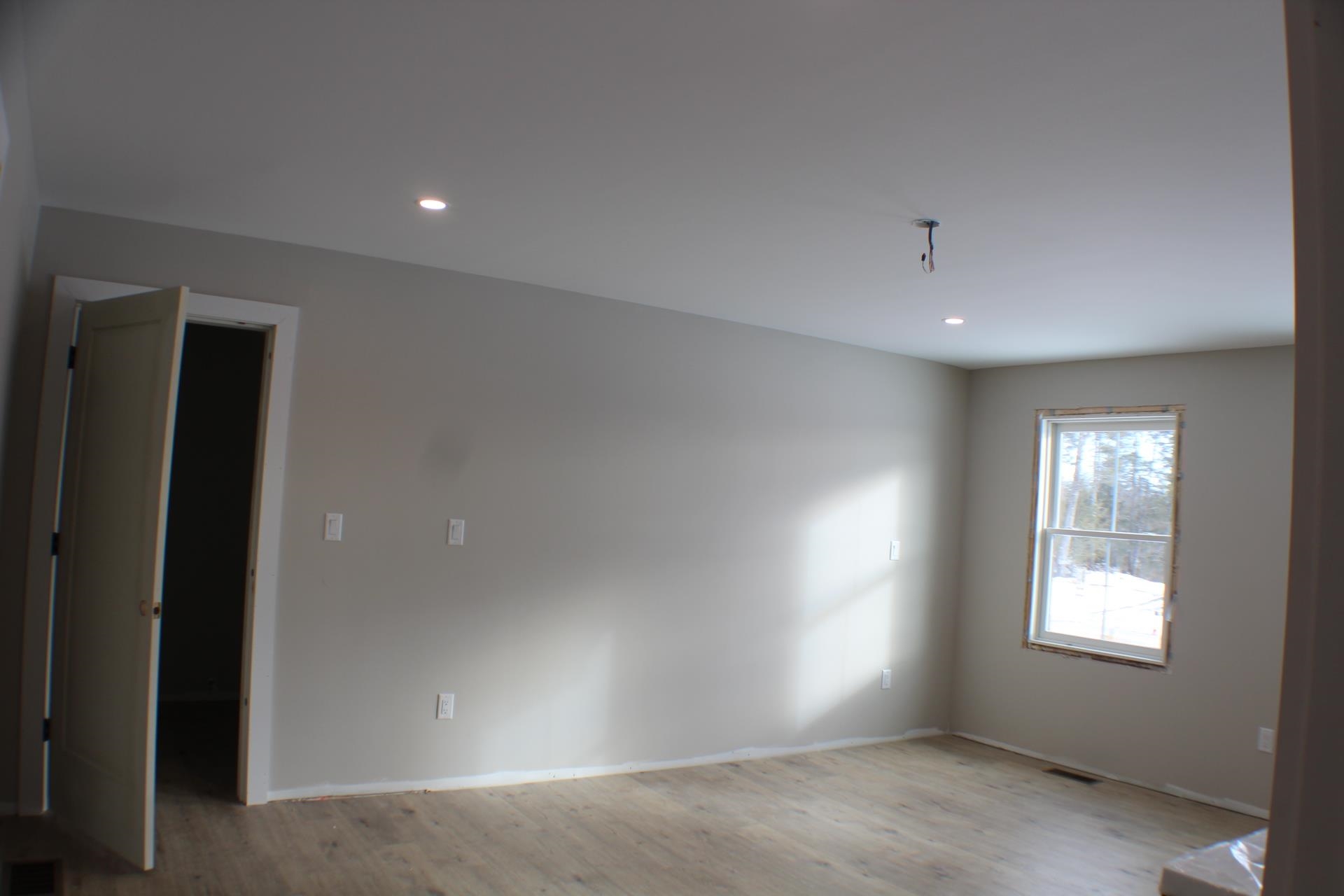 27 Tyler Avenue Manchester, NH 03103 - Photo 11 of 18