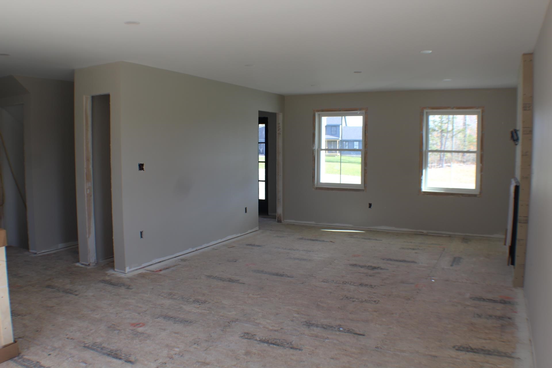 27 Tyler Avenue Manchester, NH 03103 - Photo 11 of 16