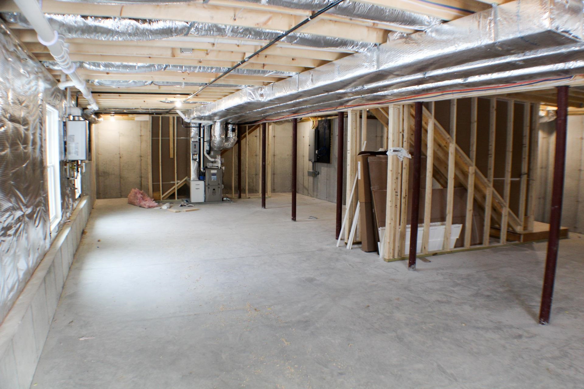 27 Tyler Avenue Manchester, NH 03103 - Photo 13 of 18