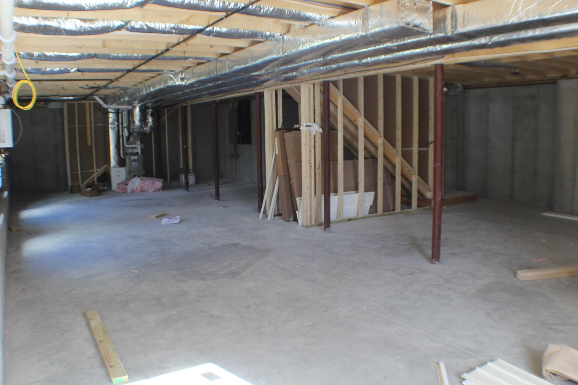 27 Tyler Avenue Manchester, NH 03103 - Photo 15 of 16