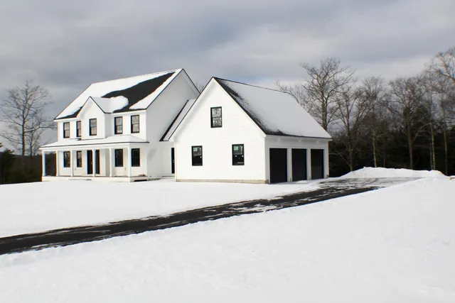 $839,900 | 27 Tyler Avenue, Manchester, NH 03103