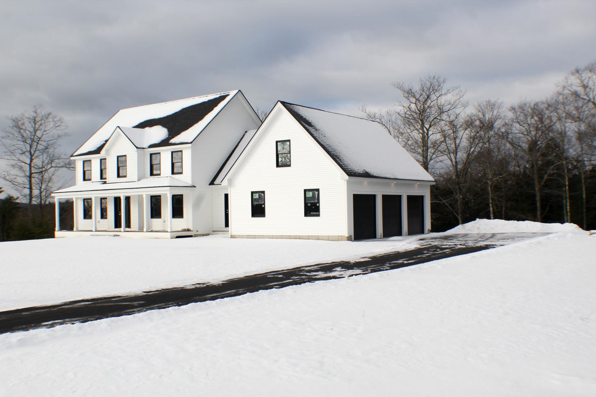 27 Tyler Avenue Manchester, NH 03103 - Photo 2 of 18