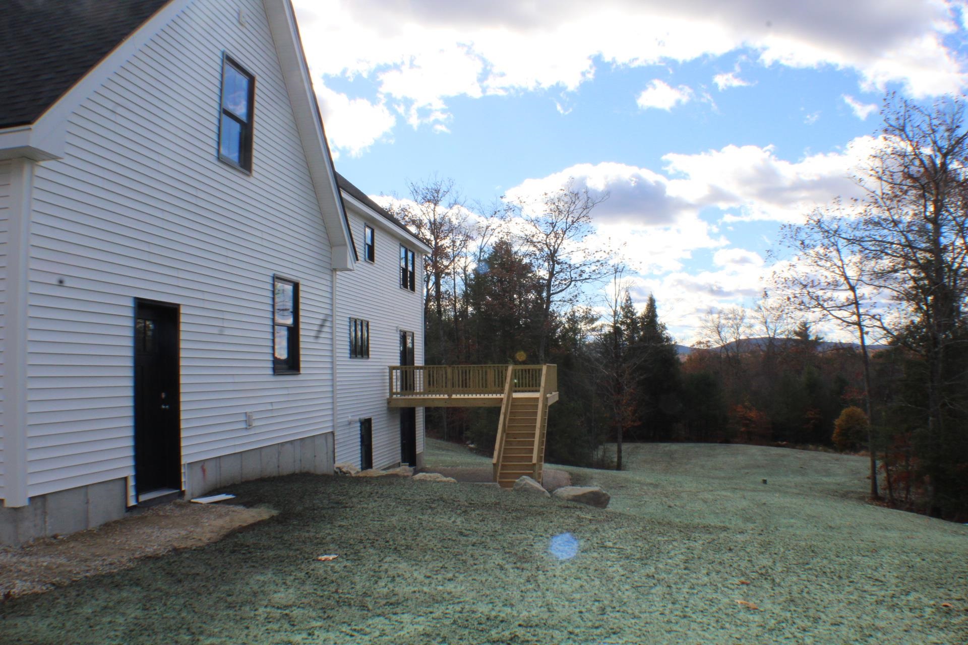 27 Tyler Avenue Manchester, NH 03103 - Photo 4 of 16