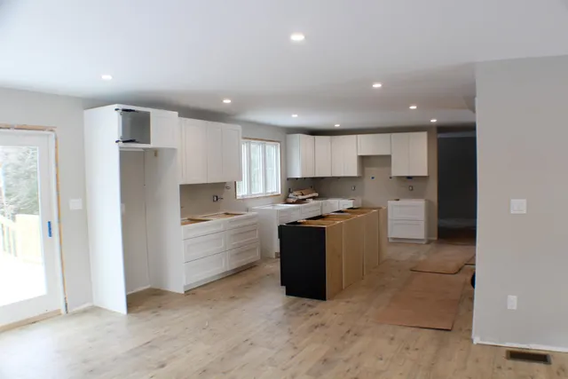 $839,900 | 27 Tyler Avenue, Manchester, NH 03103