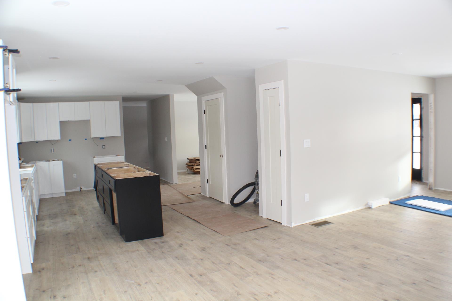 27 Tyler Avenue Manchester, NH 03103 - Photo 6 of 18