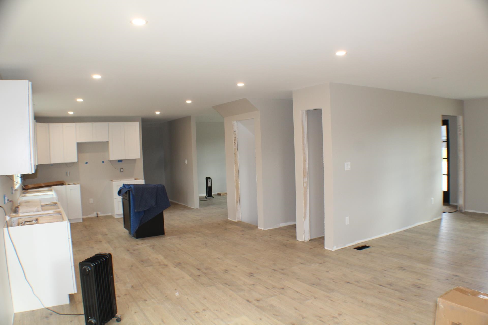 27 Tyler Avenue Manchester, NH 03103 - Photo 9 of 16