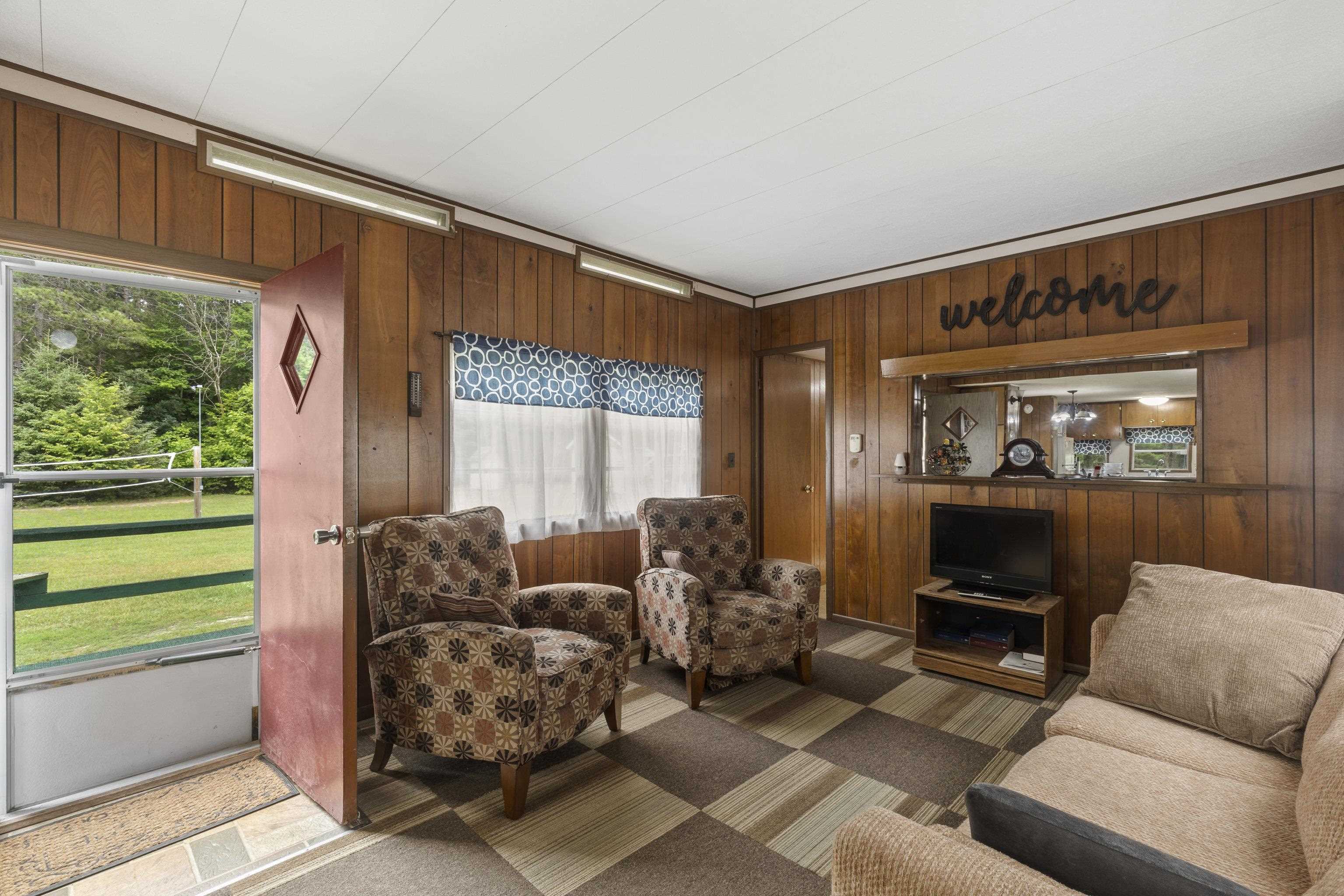 15357 Homestead Road Thompsonville, MI 49683 - Photo 10 of 34 1948832-12d64786-d715-4e42-b3d8-145e996654ce.JPG
