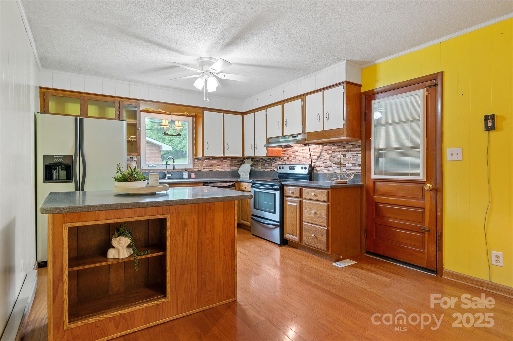 1405 8th Avenue Northwest Conover, NC 28613 - Photo 10 of 41 a kitchen with stainless steel appliances granite countertop a stove a sink and a refrigerator