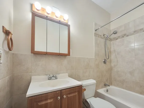 $3,095 | 338-342 Warren Street, Unit 3, Boston, MA 02119