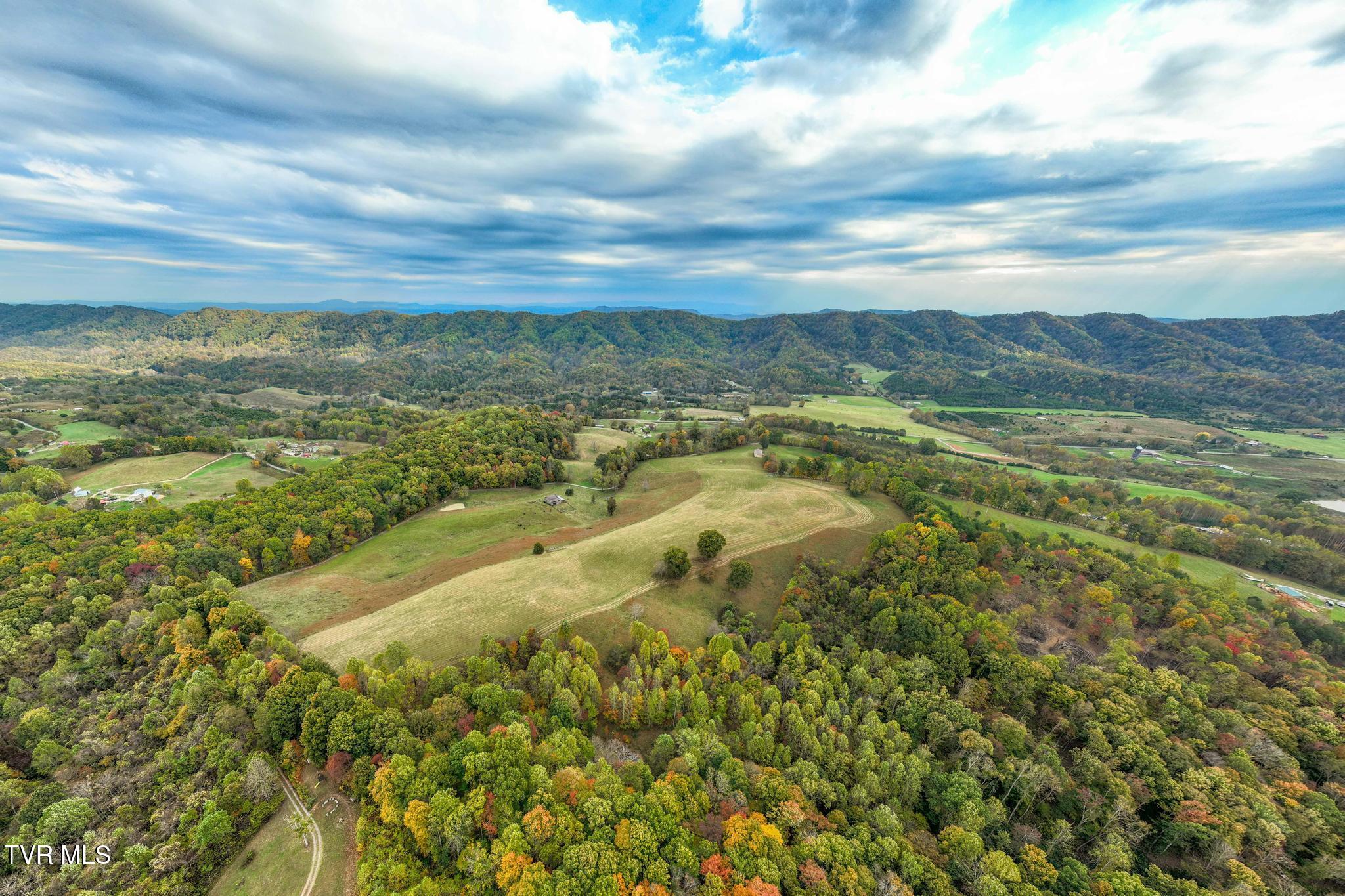 348 Clinch Valley Road Eidson, TN 37731 - Photo 2 of 120 348 Clinch Valley Rd (10 of 116)