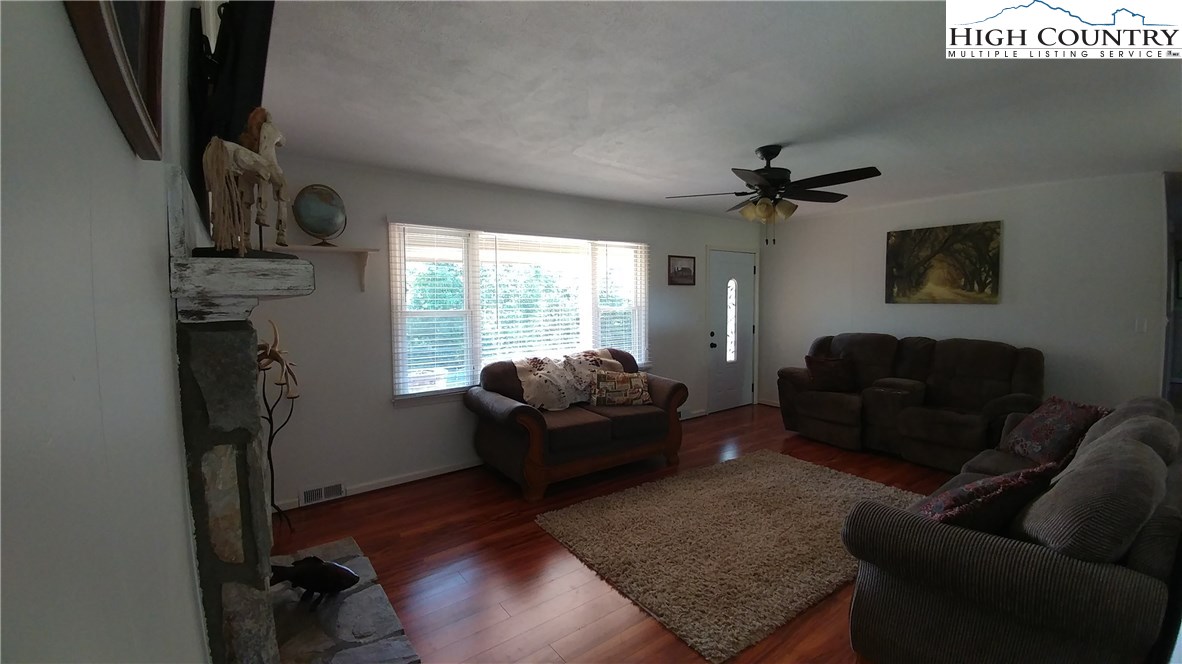 711 Hendrix Road Sparta, NC 28675 - Photo 3 of 23