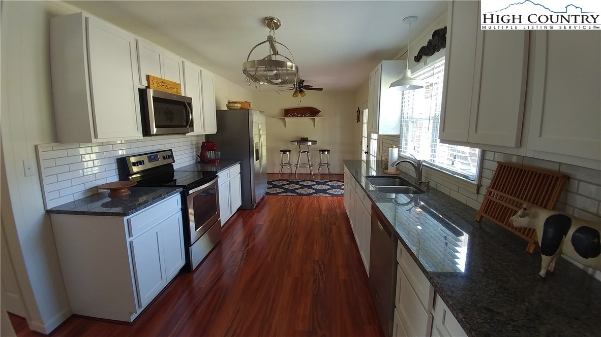 711 Hendrix Road Sparta, NC 28675 - Photo 6 of 23