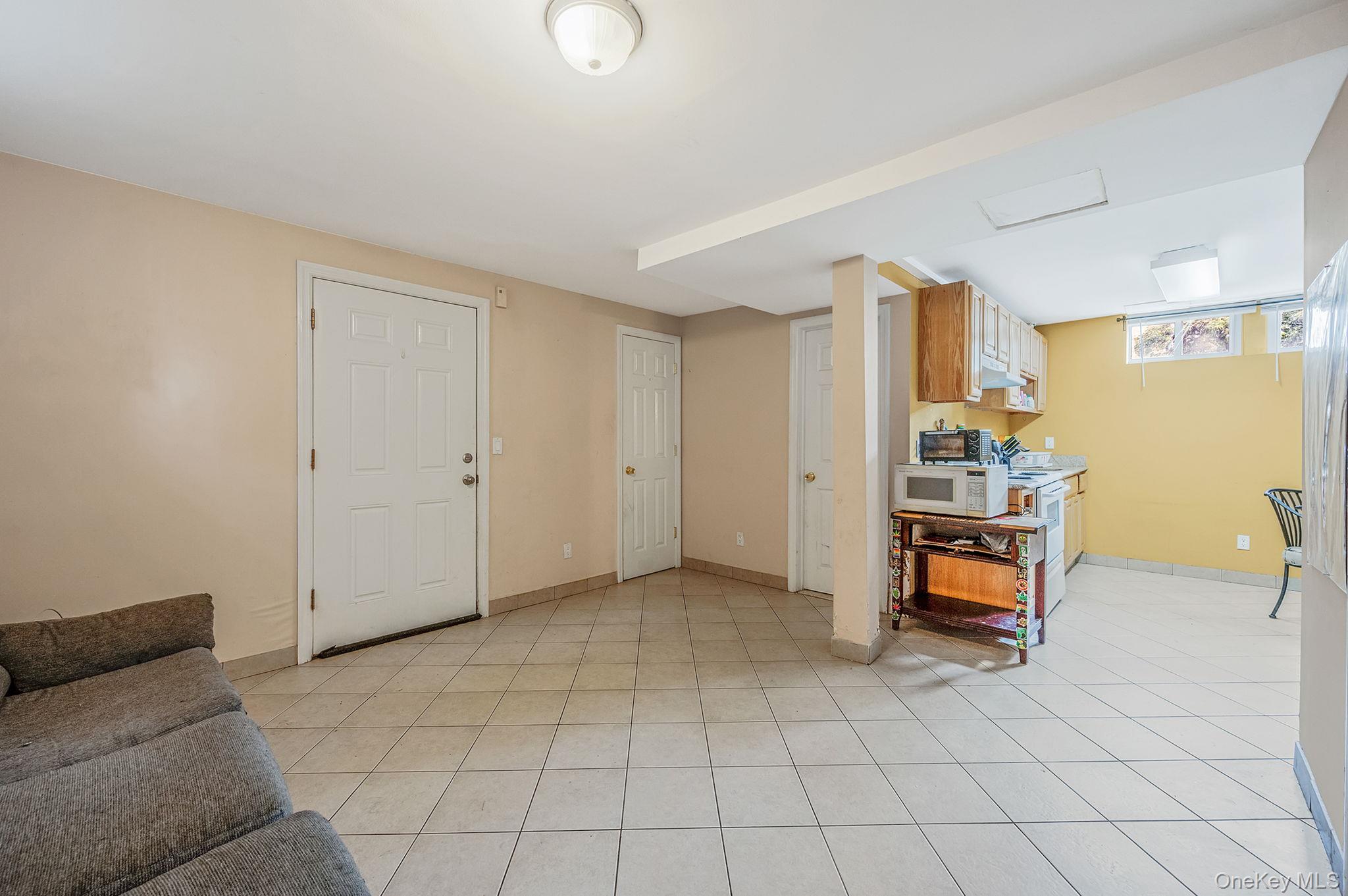 557 Newbridge Road East Meadow, NY 11554 - Photo 12 of 31 a view of a livingroom with furniture