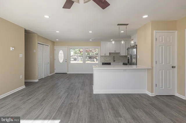 $466,500 | 20 Serpentine Lane, Levittown, PA 19055