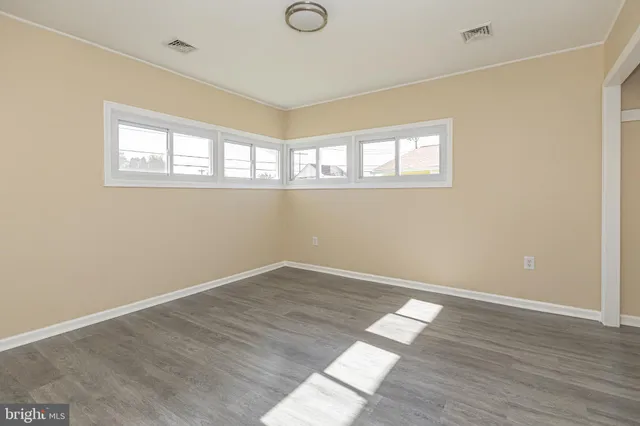 $466,500 | 20 Serpentine Lane, Levittown, PA 19055