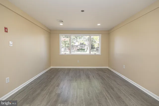 $466,500 | 20 Serpentine Lane, Levittown, PA 19055