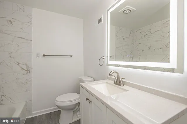 $466,500 | 20 Serpentine Lane, Levittown, PA 19055